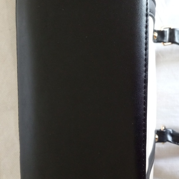 Handbag - Picture 10 of 15